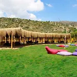 Kargilos & Hotel