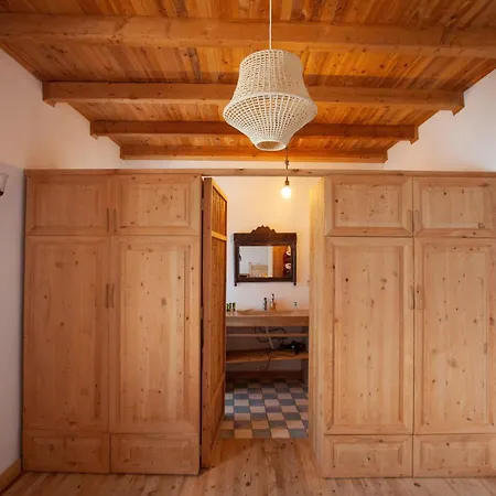 Hotel Kargilos & 3*