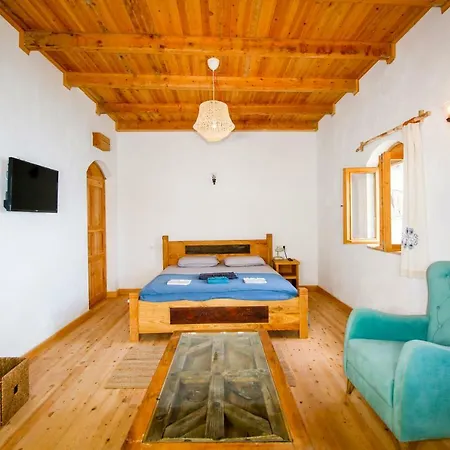 Kargilos & Hotell 3*