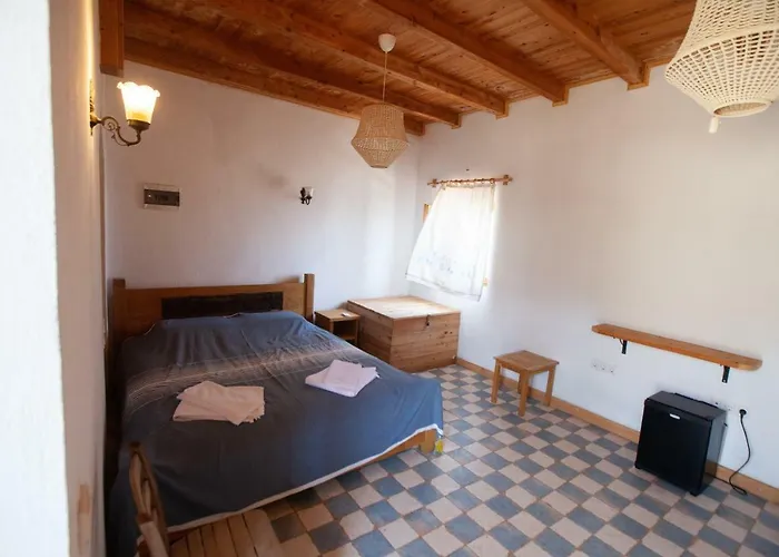 Kargilos & Hotell 3*