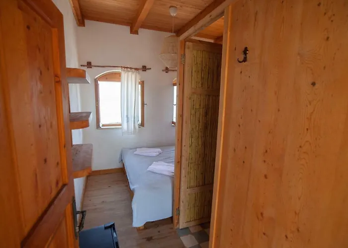 Kargilos & Hotell 3*